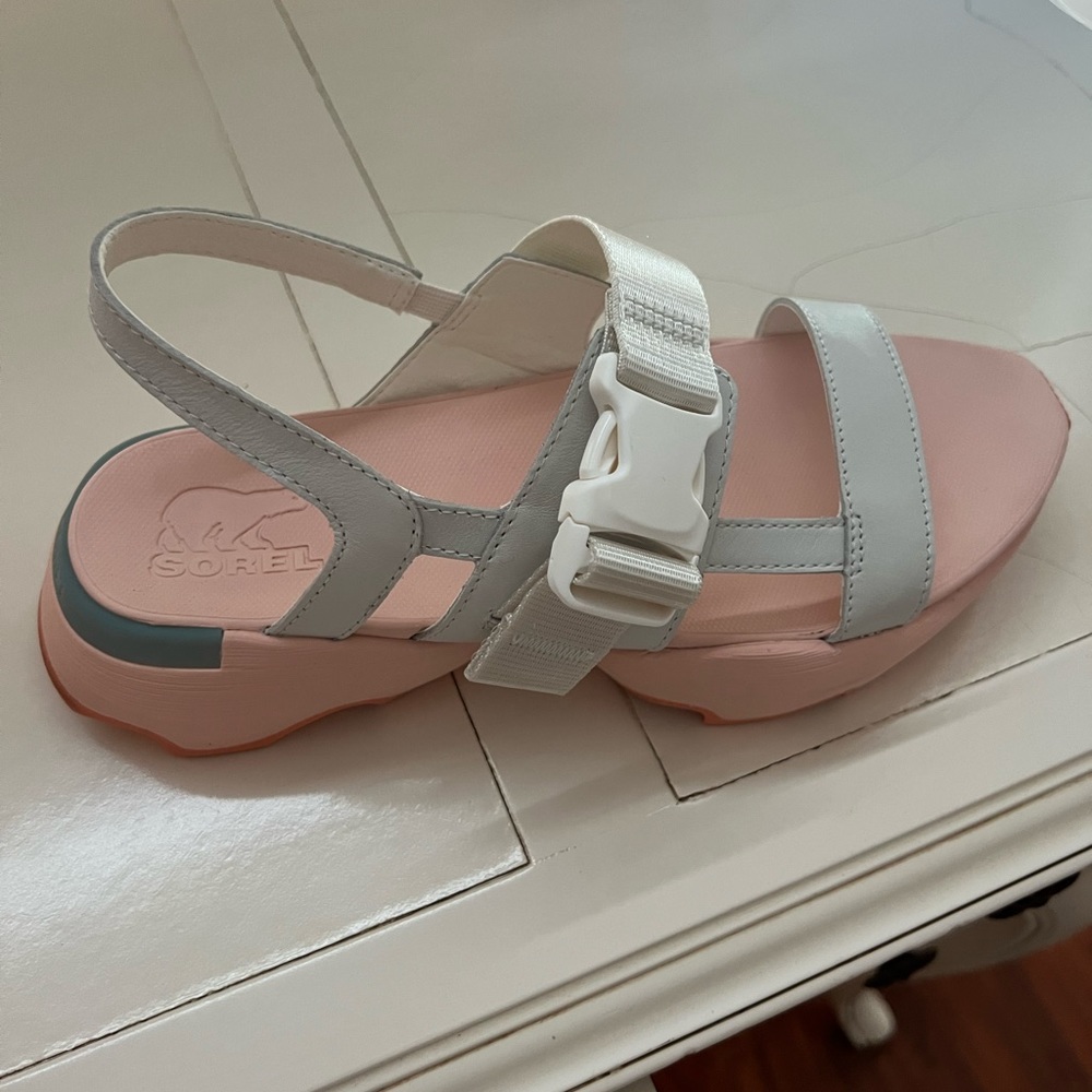 Sorel Kinetic Impact Sling Sandal-Size 7 1/2 Sea salt & peach blossom color